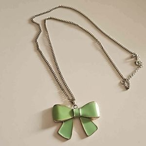 Bow necklace